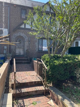 67-44 Kessel St, Queens, NY 11375