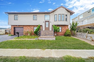 745 S 9th St, Lindenhurst, NY 11757