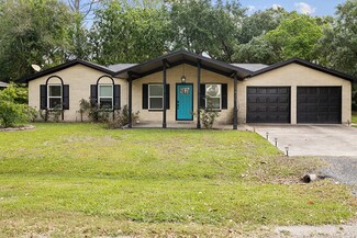 1415 Palm Dr, Winnie, TX 77665