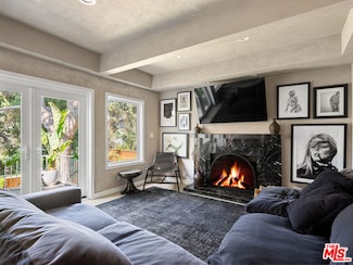 3434 Oak Glen Dr, Los Angeles, CA 90068