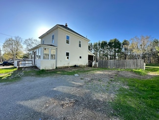 11 Maple St, Milo, ME 04463