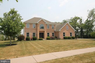 1105 N Foxpointe Dr, State College, PA 16803