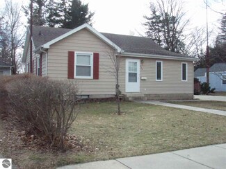 403 John R St, Clare, MI 48617