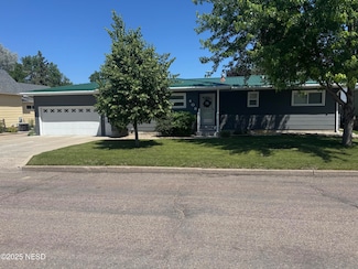 408 6th St NE, Watertown, SD 57201