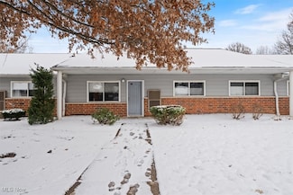 27083 Oakwood Cir, Olmsted Township, OH 44138