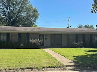 213 S Adcock St, Dumas, AR 71639