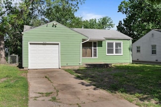 2122 S Spruce St, Wichita, KS 67211