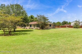 1044 Sugarland Dr, Breaux Bridge, LA 70517