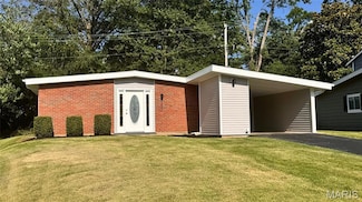 6822 Friarwood Dr, Saint Louis, MO 63134