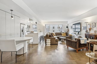 100 W 57th St Unit 18-G, New York, NY 10019