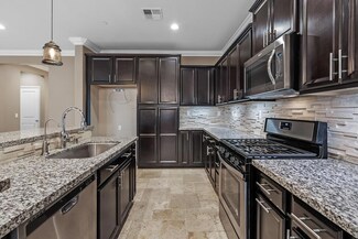 1124 Cabrillo Dr, Hollister, CA 95023