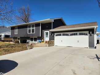 707 E Harrison St, Toledo, IA 52342