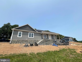 607 Slonaker Ln, Martinsburg, WV 25405
