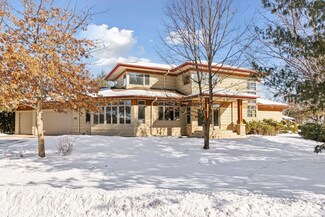 691 Heinel Cir, Roseville, MN 55113