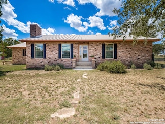 135 Manor Dr, Comfort, TX 78013