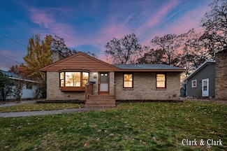 1716 Royal Oak St SW, Wyoming, MI 49519