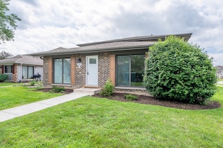 2S739 Winchester Cir E Unit 1, Warrenville, IL 60555
