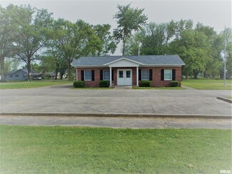 303 W Poplar St, Odin, IL 62870