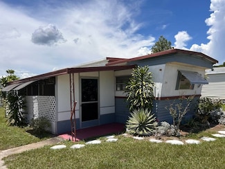 54 Joy Ln, Tavares, FL 32778