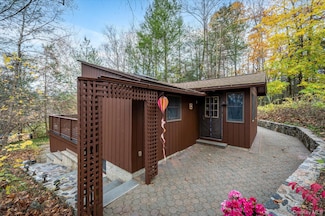 50 S Shore Dr, South Salem, NY 10590