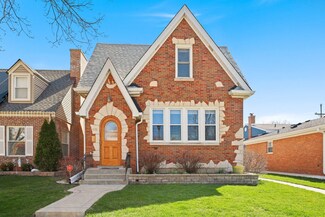 8111 Kilbourn Ave, Skokie, IL 60076