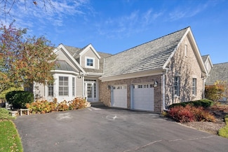 1780 W Newport Ct, Lake Forest, IL 60045