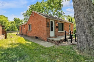 5941 Ziegler St, Taylor, MI 48180