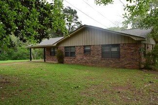 308 Oakdale St, Elkhart, TX 75839