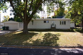 1520 12th St E, Glencoe, MN 55336
