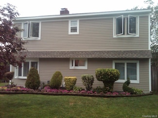 5 Trumpet Ln, Levittown, NY 11756