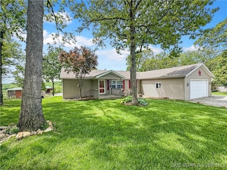 12448 Crestview Dr, Warsaw, MO 65355
