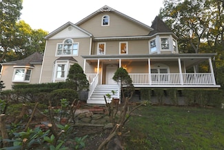 176 Lower Sheep Pasture Rd, East Setauket, NY 11733