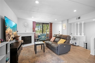 21930 Marylee St Unit 102, Woodland Hills, CA 91367