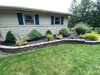 205 Holly Ln, Geneva, IN 46740
