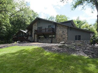 2433 Blueberry Ln, Ann Arbor, MI 48103