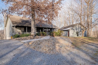 105 Seminole Ln, Byrdstown, TN 38549