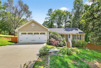 52 Grey Haven Dr, Mills River, NC 28759