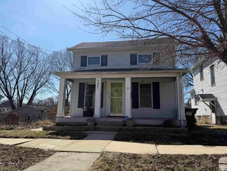 725 W Ordway St, Freeport, IL 61032
