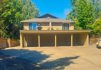1845 N Keene Way Dr, Medford, OR 97504
