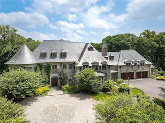 17 Cowdray Park Dr, Armonk, NY 10504