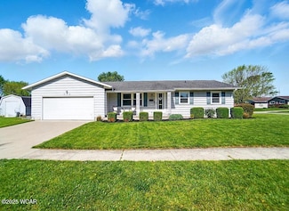 819 N Blackhoof St, Wapakoneta, OH 45895