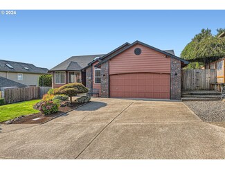 118 SW 18th St, Troutdale, OR 97060