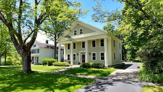 15 Common St, Petersham, MA 01366