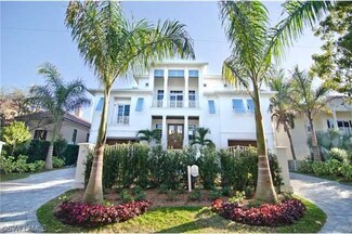 130 32nd Ave S, Naples, FL 34102