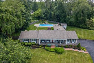 22 Hilltop Cir, Mendham, NJ 07945