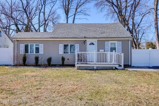 63 Bay Ave, North Middletown, NJ 07748
