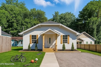 2700 Tecoma Dr, Knoxville, TN 37917