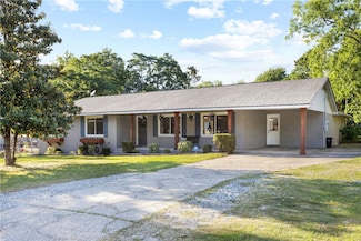 3796 Auburn Rd, Phenix City, AL 36870