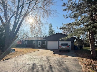 975 Honey Creek Rd, Oshkosh, WI 54904