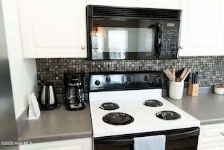 305 Charlotte Ave Unit Up Stairs, Carolina Beach, NC 28428